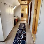 8 Person In Oster Assels-by Traum