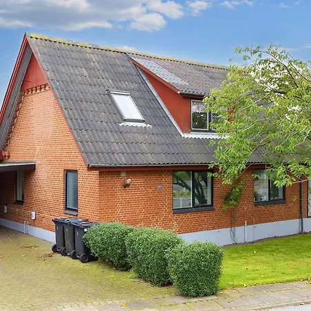 8 Person In Oster Assels-by Traum Øster Assels