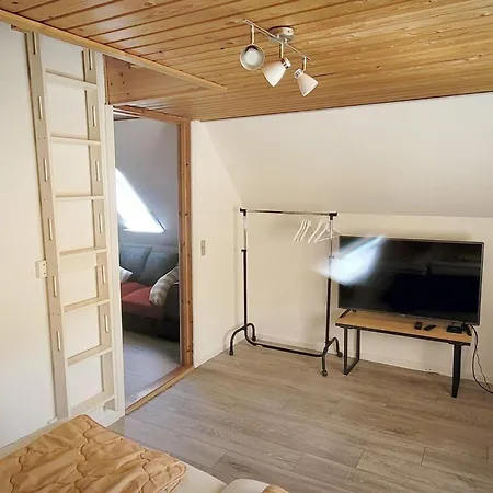 8 Person In Oster Assels-by Traum Oster Assels
