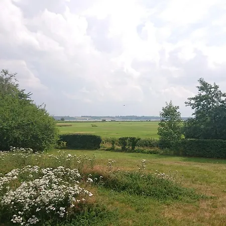 8 Person In Oster Assels-by Traum *