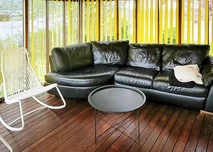 8 Person In Oster Assels-by Traum *