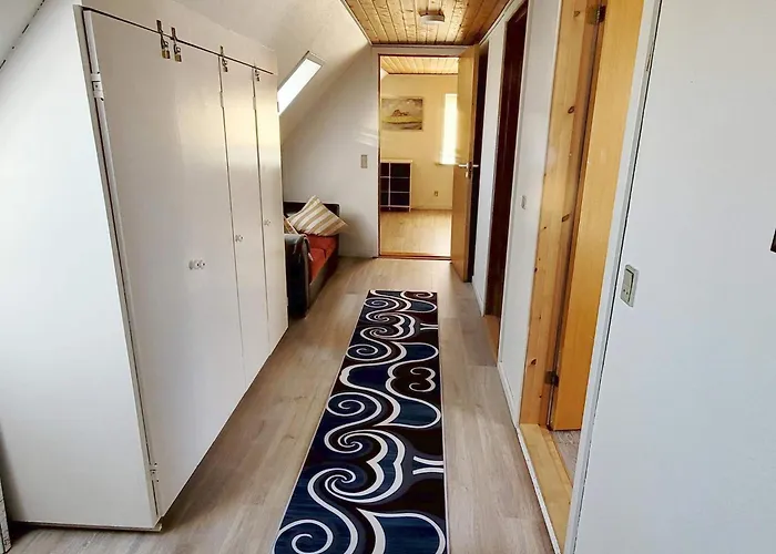 8 Person In Oster Assels-by Traum