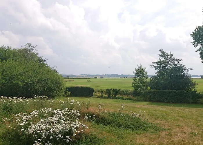 8 Person In Oster Assels-by Traum *
